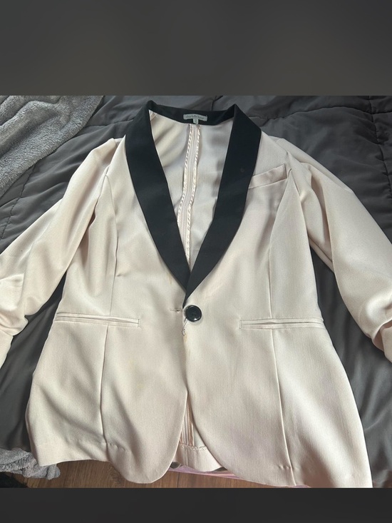 Charlotte Russe Jackets & Blazers - Charlotte Russe Cream Blazer with Black Shawl Lapel